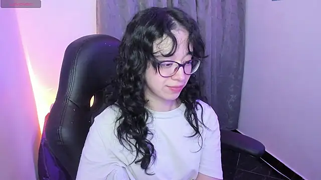 Chat +18 de indra_cam ao vivo