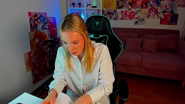 Chat +18 de ElaraVoltage ao vivo
