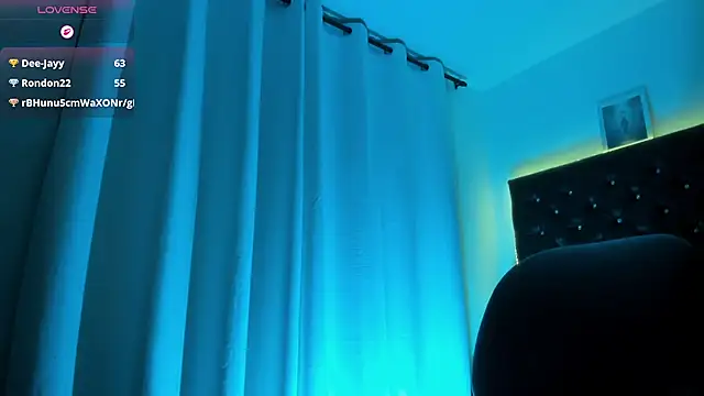 XXX chat uživo modela BellaRoge