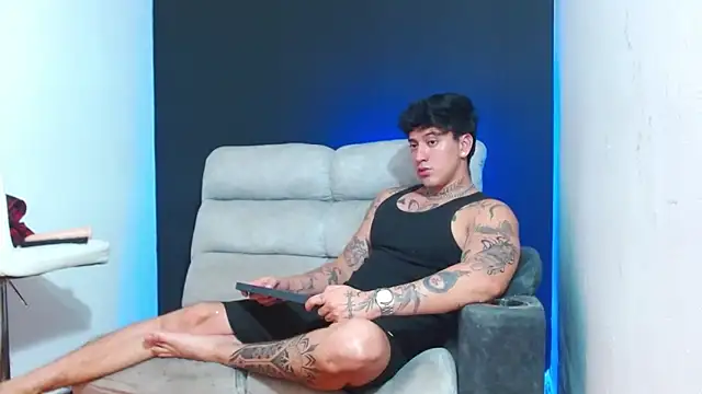 Show modela JUSTIN_FULLER1 na web-kameri