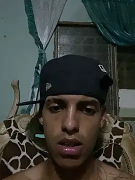Aleexxx_2005のウェブカメラショー