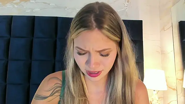 EmmaJhoons Adlı Modelin Canlı XXX Sohbeti