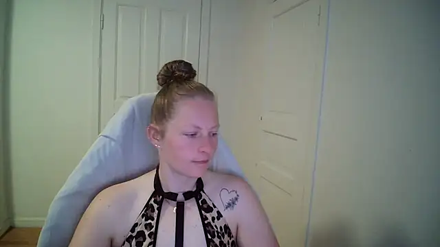 Girlnina-1995 webcam show
