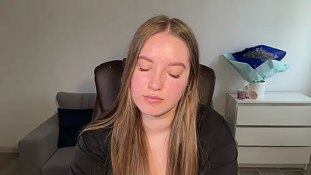 EvaMaddison Adlı Modelin Canlı XXX Sohbeti
