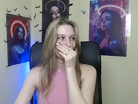 StrangerGi's Live XXX Chat