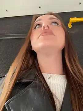 XXX chat uživo modela KiraSunshine