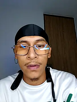 Show de Lil_black009 na webcam
