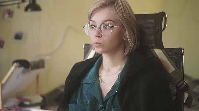 alyssa_sweet's Live Chat Room