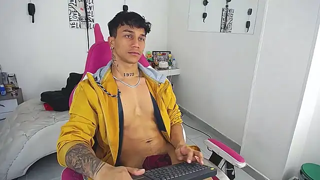 Leonard_Price Adlı Modelin Web Kamerası Şovu