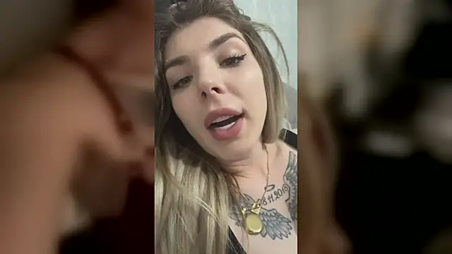 Chatroom XXX en direct de AishaDiamonds