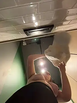KiraSunshine Adlı Modelin Canlı XXX Sohbeti