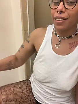 Desirae_Luciano's Webcam Show