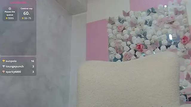 Chat XXX en directo de EmberLuna_