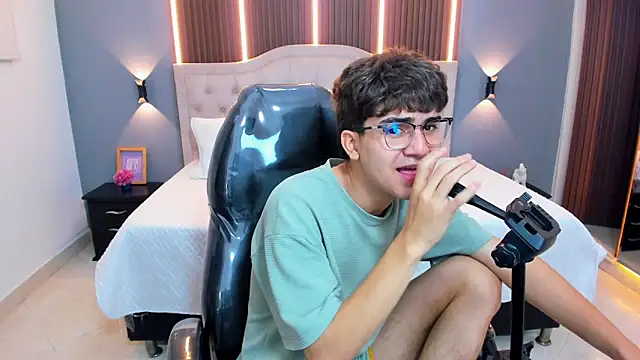Chat +18 de Tommy18__ ao vivo