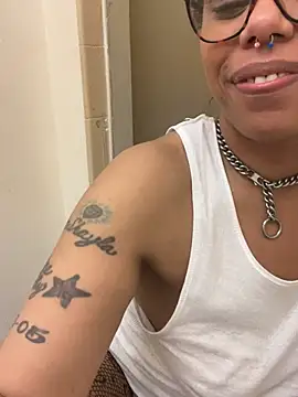 Desirae_Luciano's Webcam Show