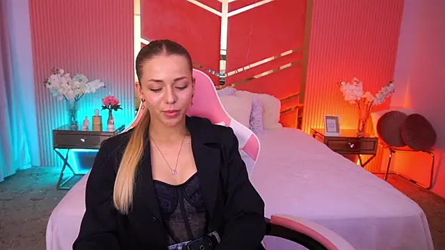 Show modela DoveLovee na web-kameri