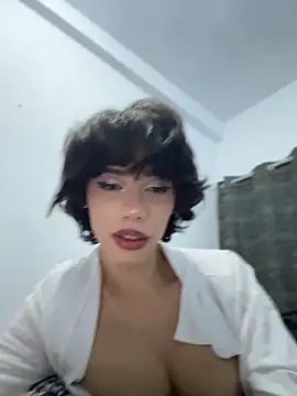 Carlita_cute Show in webcam