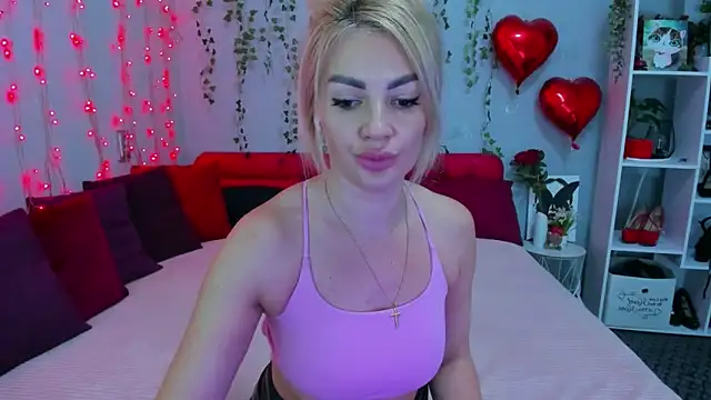 Show modela LunaBellucci na web-kameri