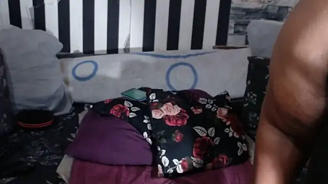 BigHotMatureXx's Live Chat Room