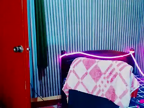 CumFactoryLuna's Webcam Show