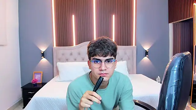 Živý XXX chat Tommy18__