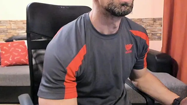 Show modela HotHunkTrainer na web-kameri