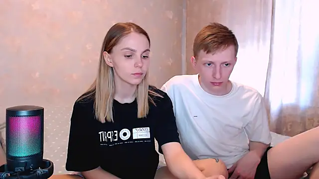 Chat soba uživo modela juliaanddima