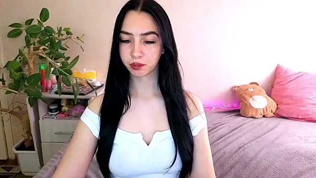 WildKittenX_ Adlı Modelin Canlı XXX Sohbeti