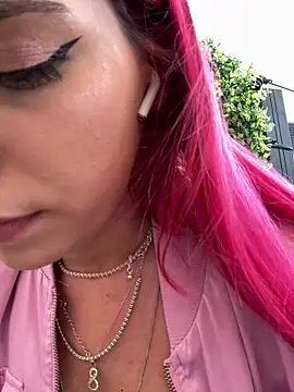 RiriRoseey Adlı Modelin Canlı XXX Sohbeti