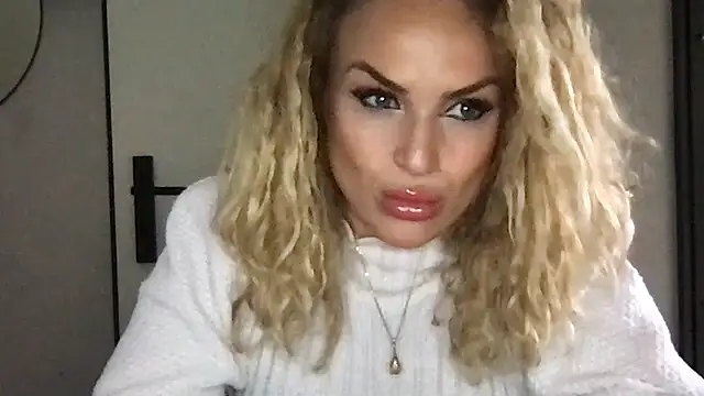 BlondSeduction webcam show