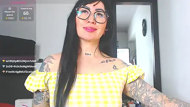 Vicky_hotmilf's Live Chat Room