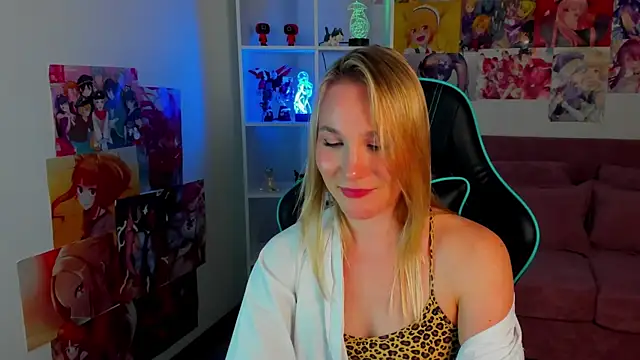 ElaraVoltage's Live XXX Chat
