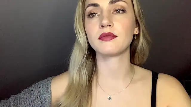ScarlettSensitive's Live XXX Chat