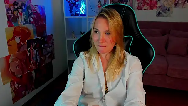 Chat +18 de ElaraVoltage ao vivo