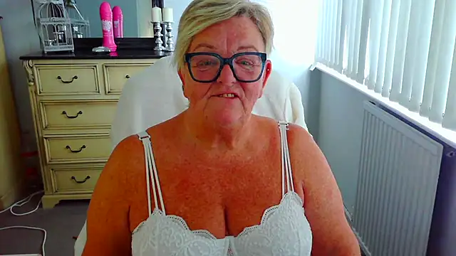 BridgetBlueEyes Adlı Modelin Canlı XXX Sohbeti