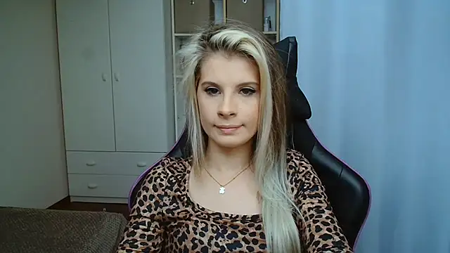 KristineGlow Live XXX-chat