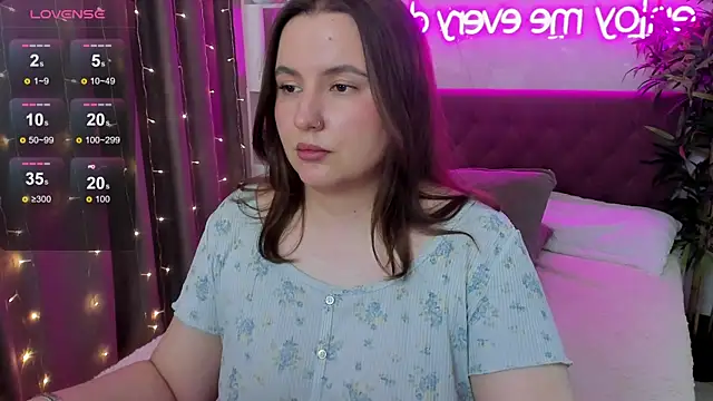 FeralPeach Chat XXX in diretta