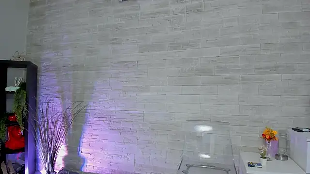 Ivorym00n Chat XXX live