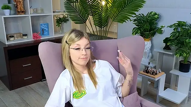 NovaOliphant's Live XXX Chat