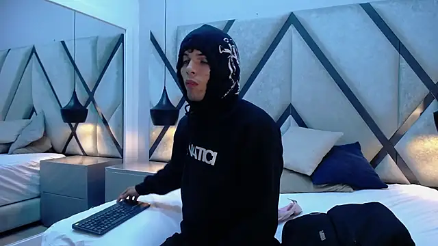 Enzo_Hunter 现场XXX聊天