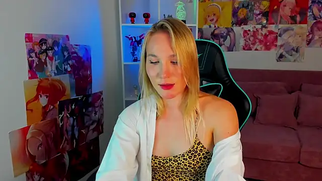 ElaraVoltage's Live XXX Chat