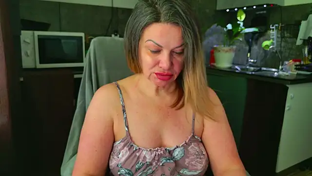 Chat XXX en directo de MishaMILF