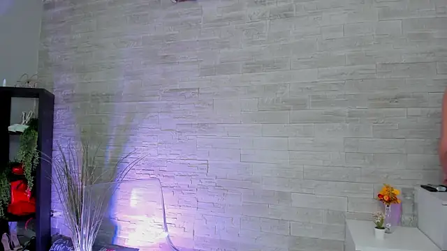 Ivorym00n's Live XXX Chat