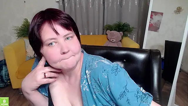 QUEEN02030's Live Chat Room
