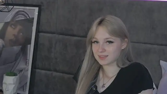 Shy_Barbie Adlı Modelin Canlı XXX Sohbeti