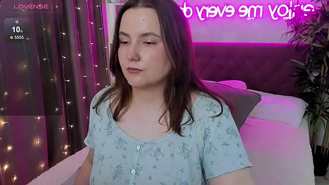 FeralPeach live XXX chat