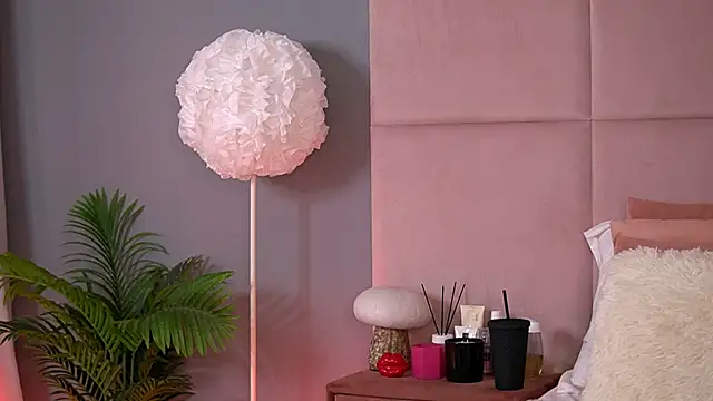 AlmaLuv Adlı Modelin Canlı XXX Sohbeti