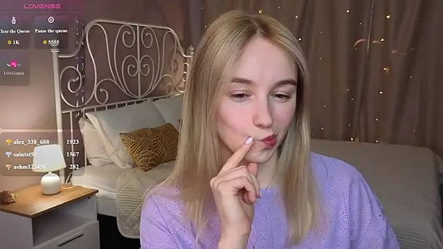 XXX chat uživo modela Shy_Polly