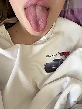 JuicyGamess élő XXX-chatje
