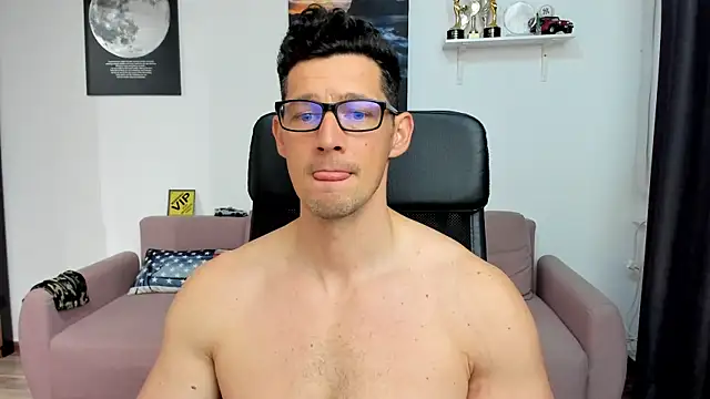 BrutusK08 – Naživo XXX chat